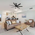 Pineapple Paradise, Beach Front, Newly Renovated, Sleeps 6