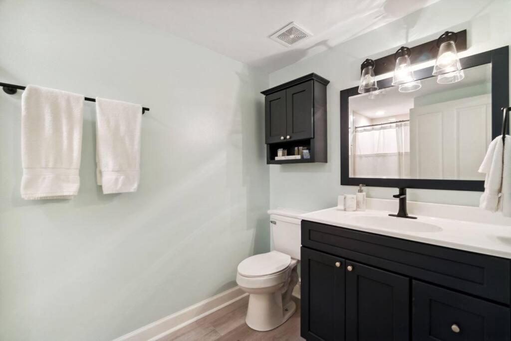 Pineapple Paradise, Front, Newly Renovated, Sleeps 6 Apartment Panama City Beach