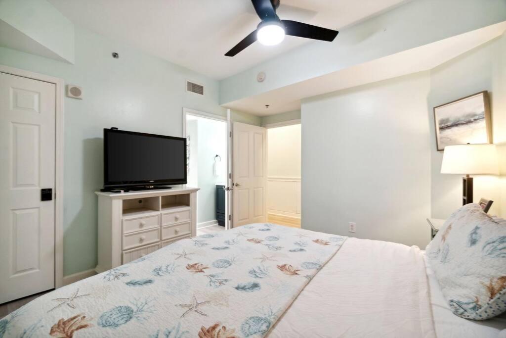 Pineapple Paradise, Front, Newly Renovated, Sleeps 6 Apartment