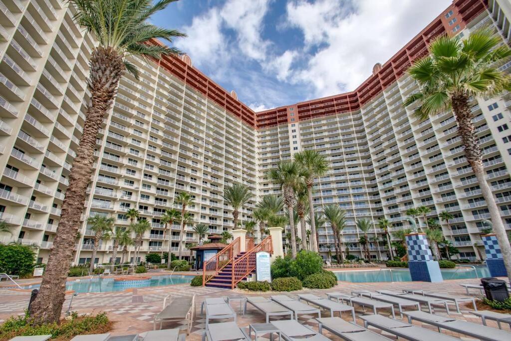 Pineapple Paradise, Front, Newly Renovated, Sleeps 6 Apartment