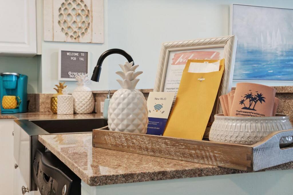 Pineapple Paradise, Front, Newly Renovated, Sleeps 6 Apartment Panama City Beach