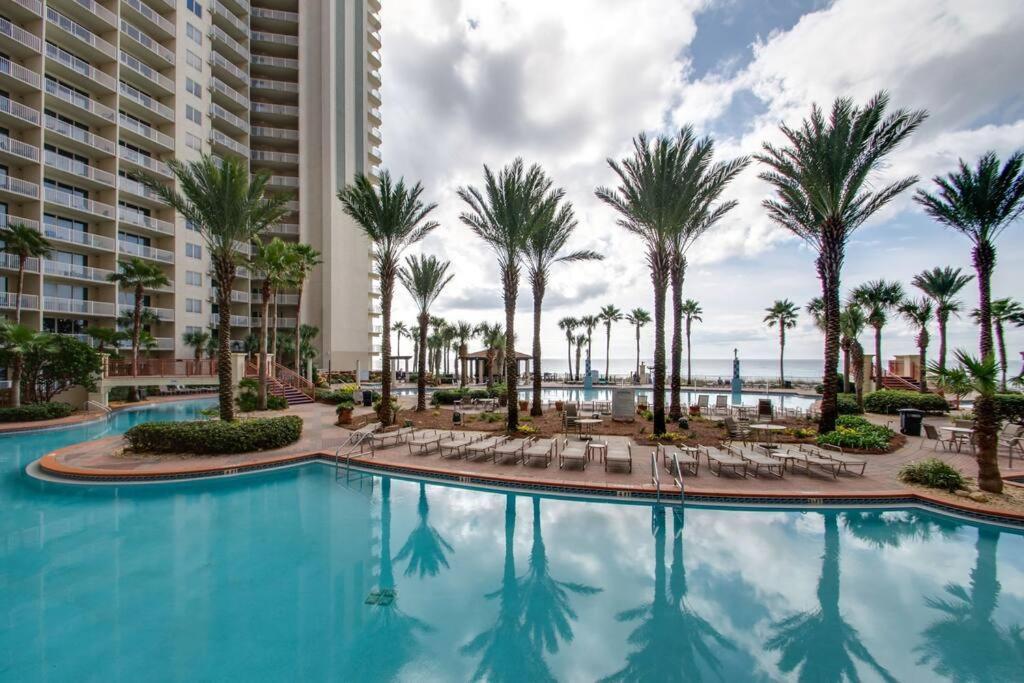 Apartment Pineapple Paradise, Front, Newly Renovated, Sleeps 6 *