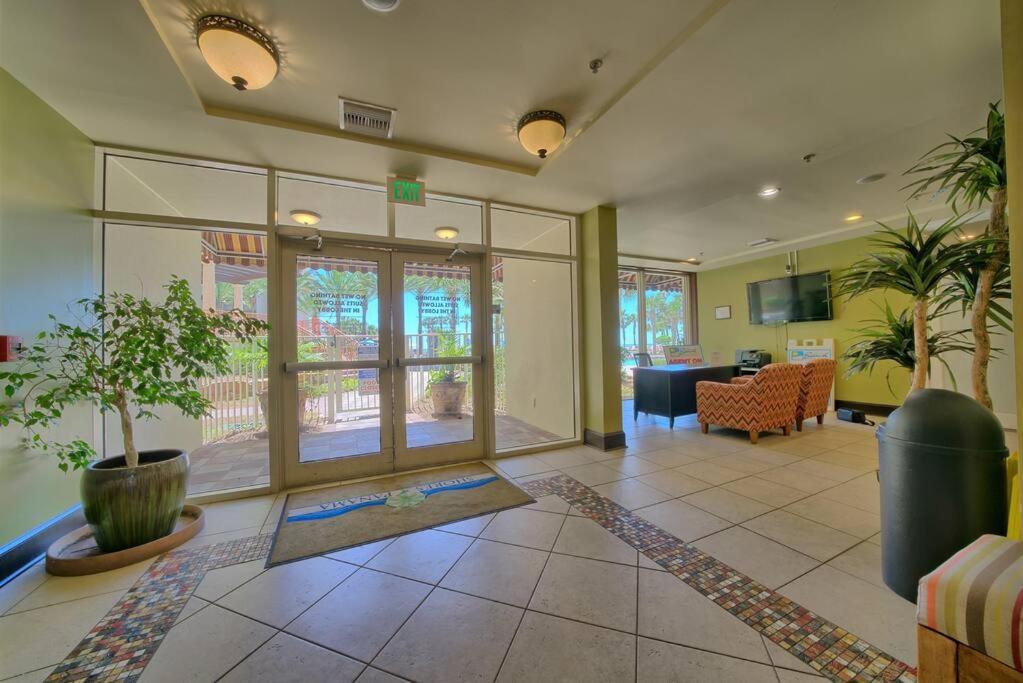 Pineapple Paradise, Front, Newly Renovated, Sleeps 6 Apartment *