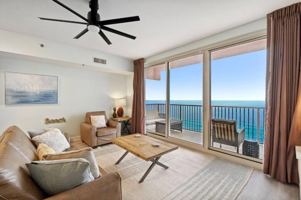 Pineapple Paradise, Front, Newly Renovated, Sleeps 6 Panama City Beach