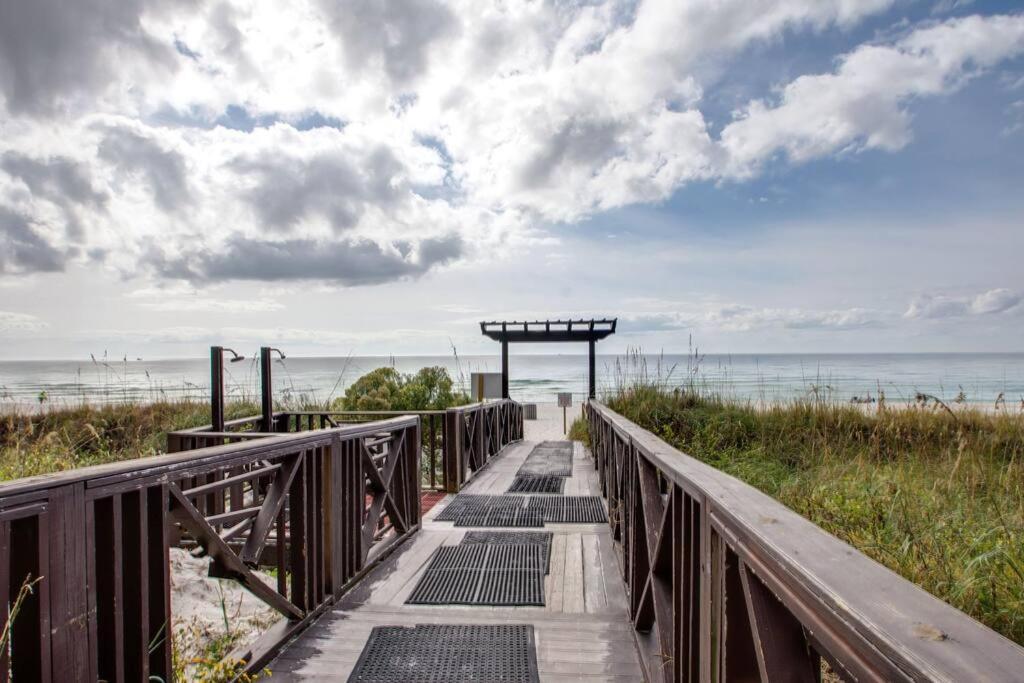 Pineapple Paradise, Front, Newly Renovated, Sleeps 6 Apartment *