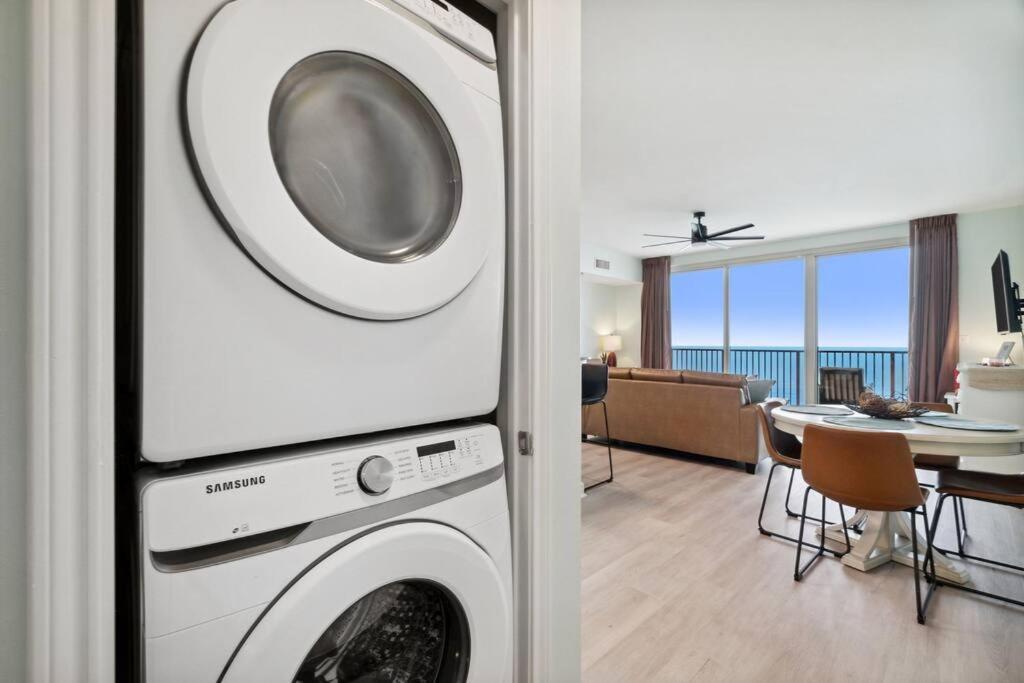 Pineapple Paradise, Front, Newly Renovated, Sleeps 6