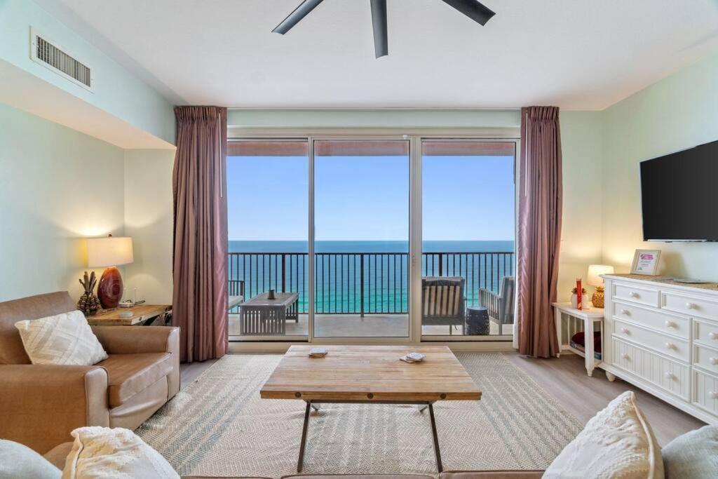 Pineapple Paradise, Front, Newly Renovated, Sleeps 6 Apartment